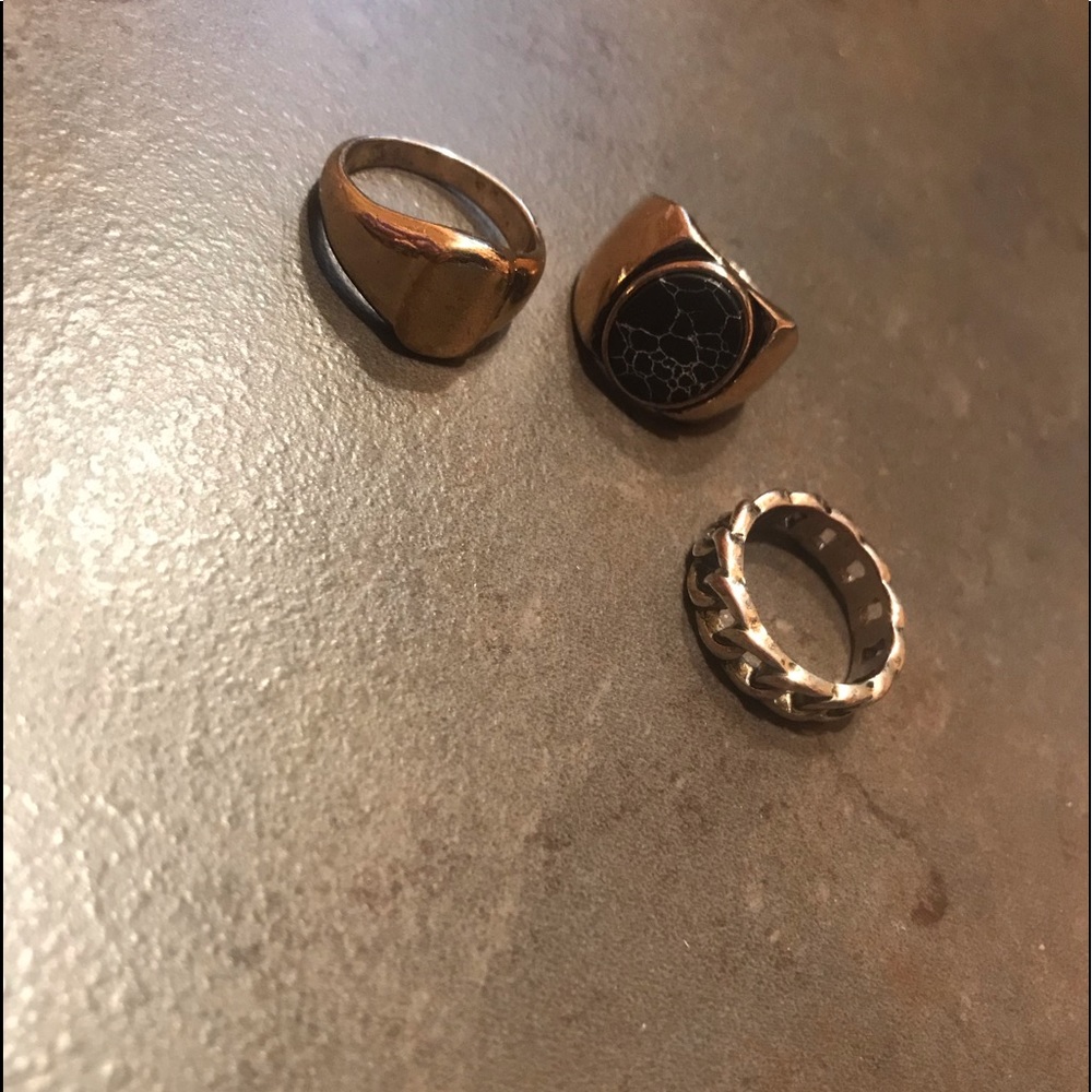 Men’s gold plated ring set.